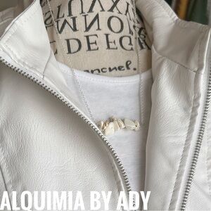 Elegant White howlite Necklace